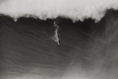 ¿La ola más grande jamás surfeada?