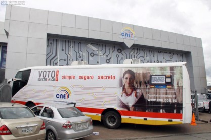 Azuay recibió más de 3.000 máquinas de voto electrónico