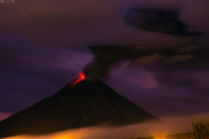 Volcán Tungurahua en alerta naranja ante continuas explosiones