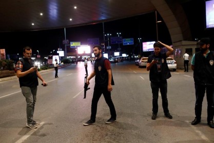 Conmoción en aeropuerto de Estambul tras explosiciones y tiroteo