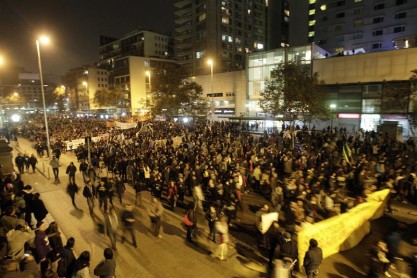 Manifestaciones de estudiantes en Chile contra represión policial