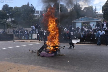 Protestas de estudiantes en el Colegio Montúfar ( Quito )