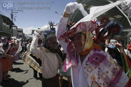 Alegre &#039;Diablada Pillareña&#039; da bienvenida a 2016
