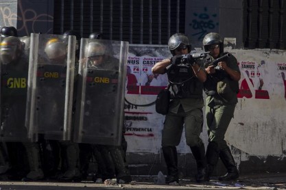 Dos muertos, 23 heridos y más de 25 detenidos en protestas en Venezuela
