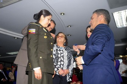 Ceremonia de ascenso a los capitanes de la unidad de policía