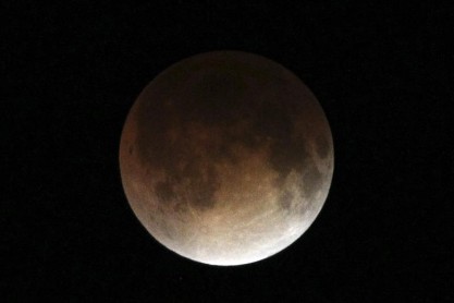 Así se vio el paso del eclipse lunar por América y Europa