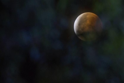 Así se vio el paso del eclipse lunar por América y Europa