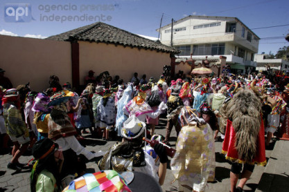 Alegre &#039;Diablada Pillareña&#039; da bienvenida a 2016