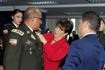 Ceremonia de ascenso a los capitanes de la unidad de policía