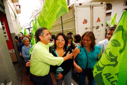 Ecuador inicia la campaña electoral con el presidente Correa en la tarima