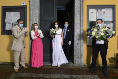 Así fue el matrimonio de una pareja en Italia en medio del coronavirus