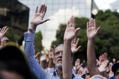 Gobierno venezolano dice que quedan 14 detenidos por protestas