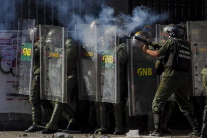 Dos muertos, 23 heridos y más de 25 detenidos en protestas en Venezuela