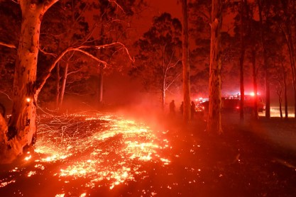 Australia aún batalla con el fuego en sus bosques