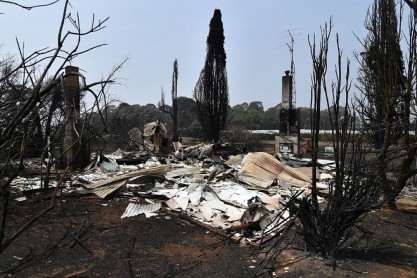 Australia aún batalla con el fuego en sus bosques