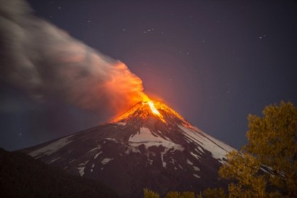 El volcán Villarrica al sur de Chile entra en erupción