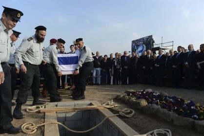 Despiden a Sharon con honores militares en su granja en Israel