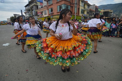 Gualaceo danza al son del &#039;Taita Carnaval&#039;
