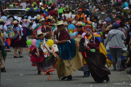 Gualaceo danza al son del &#039;Taita Carnaval&#039;