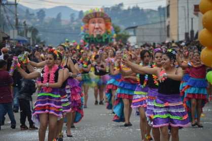 Gualaceo danza al son del &#039;Taita Carnaval&#039;