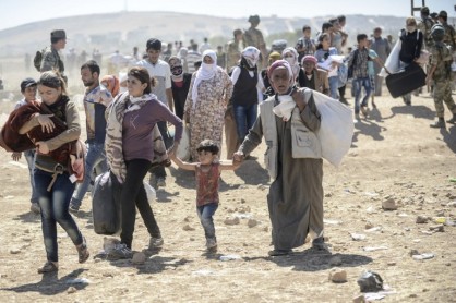 Una avalancha de sirios huyen a Turquía