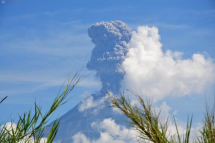Reactivación del volcán Tungurahua atrae el turismo en Baños