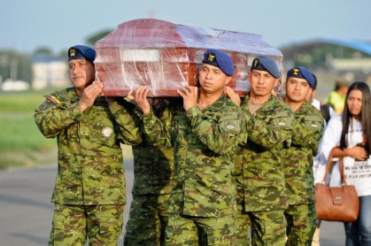 Arribo de restos de soldado Ilaquiche a Guayaquil