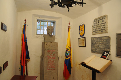 Presidente Correa oficializó el cierre del expenal García Moreno