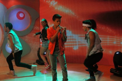 Maykel presentó su sencillo 'guapa' en En Contacto