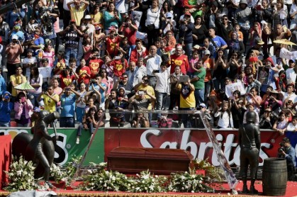 Así se vivió el funeral del gran 'Chespirito' en el estadio Azteca de México