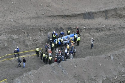 Angustia y dolor embarga a familiares de víctimas del sismo en Quito