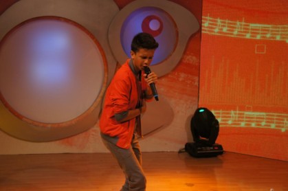 Maykel presentó su sencillo 'guapa' en En Contacto