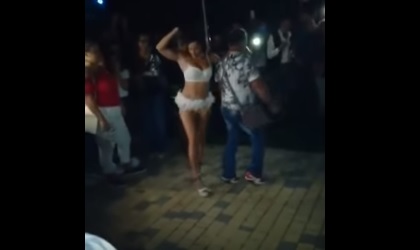 El inesperado final de hombre en pleno baile con stripper