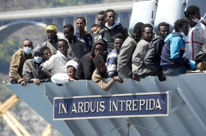 Un grupo de 545 inmigrantes llega a Salerno, en el sur de Italia