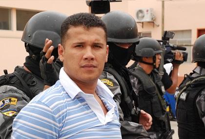 &#039;Rasquiña&#039; exlíder de &#039;Los Choneros&#039; se gradúa de abogado