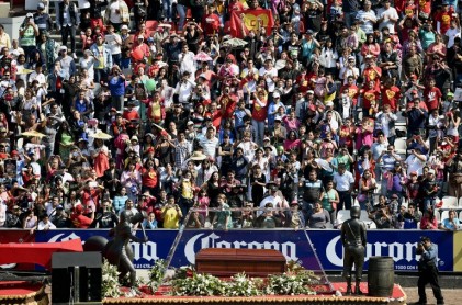 Así se vivió el funeral del gran 'Chespirito' en el estadio Azteca de México