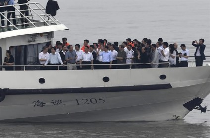 Un barco con 458 personas se hundió en Río Yangtsé de China