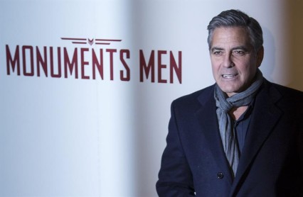 Critican foto con &quot;La última cena&quot; de George Clooney y sus dirigidos
