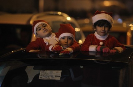 El mundo recibe 2019 con fuegos artificiales y festejos