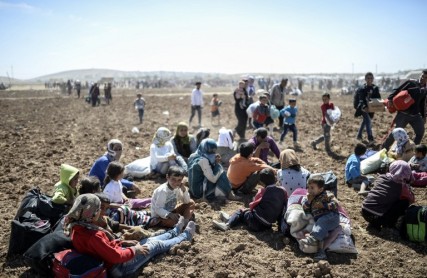 Una avalancha de sirios huyen a Turquía