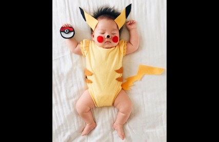Mamá disfraza a su bebé como íconos de la cultura pop durante sus siestas