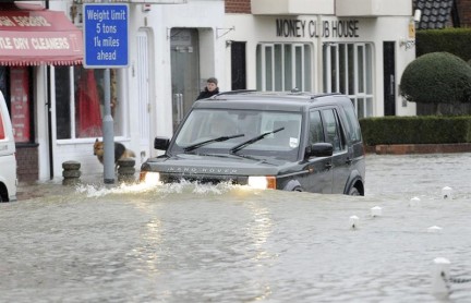 2 muertos en otra noche de temporal en el Reino Unido