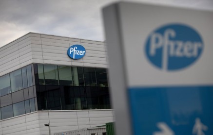 Pfizer-Ecuador alega que no produce vacunas, ante demanda de Guayaquil