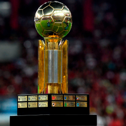 Imagen del trofeo de la Recopa Sudamericana