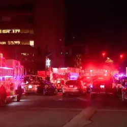 Policias afuera de la Universidad de Brown.