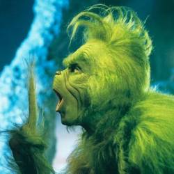 Jim Carrey y Taylor Momsen en El Grinch.