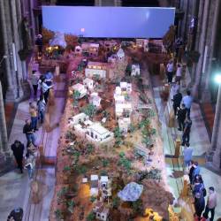 ACOMPAÑA CRÓNICA: ECUADOR NAVIDAD AME9935. QUITO (ECUADOR), 22/12/2025.- Fotografía del 11 de diciembre de 2025 que muestra el pesebre más grande de Sudamérica exhibido en la Basílica del Voto Nacional en Quito (Ecuador).
