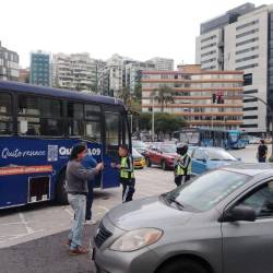 Siniestro de tránsito en la Plaza Argentina, norte de Quito.