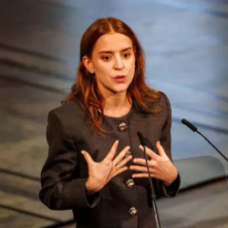 María Corina Machado dedica el Nobel de la Paz a los héroes anónimos de la resistencia en un mensaje leído por su hija en la entrega del premio en Noruega