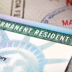 Foto referencial a tarjeta de residencia o Green Card